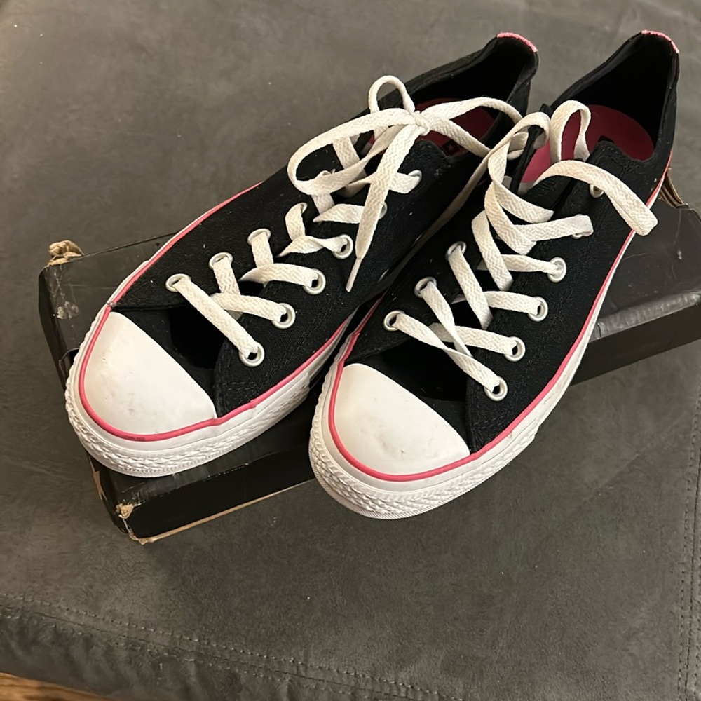 Converse black pink